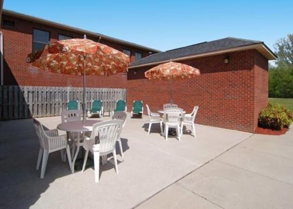 Comfort Inn Near Downtown & Blue Ridge Pkwy Marion Bagian luar foto