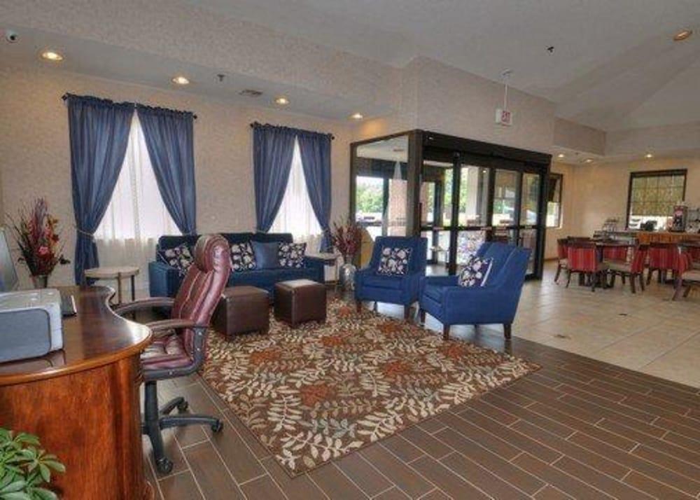 Comfort Inn Near Downtown & Blue Ridge Pkwy Marion Bagian luar foto