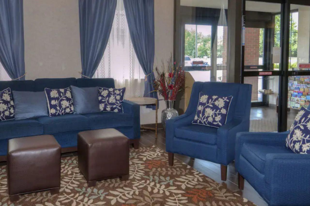 Comfort Inn Near Downtown & Blue Ridge Pkwy Marion Bagian luar foto
