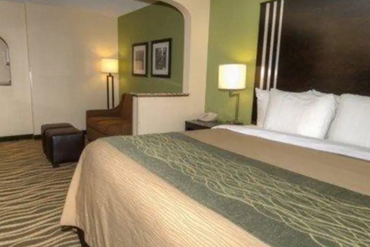 Comfort Inn Near Downtown & Blue Ridge Pkwy Marion Bagian luar foto
