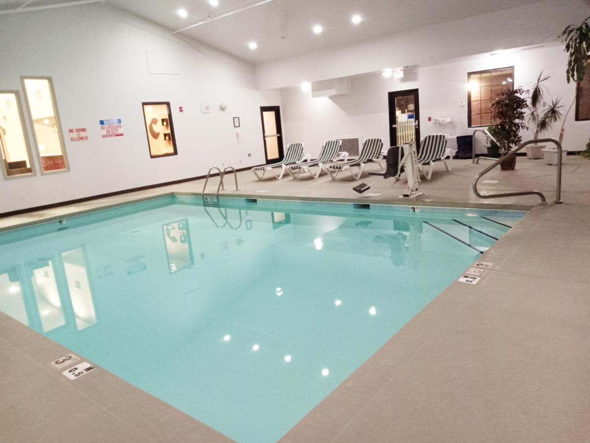 Comfort Inn Near Downtown & Blue Ridge Pkwy Marion Bagian luar foto