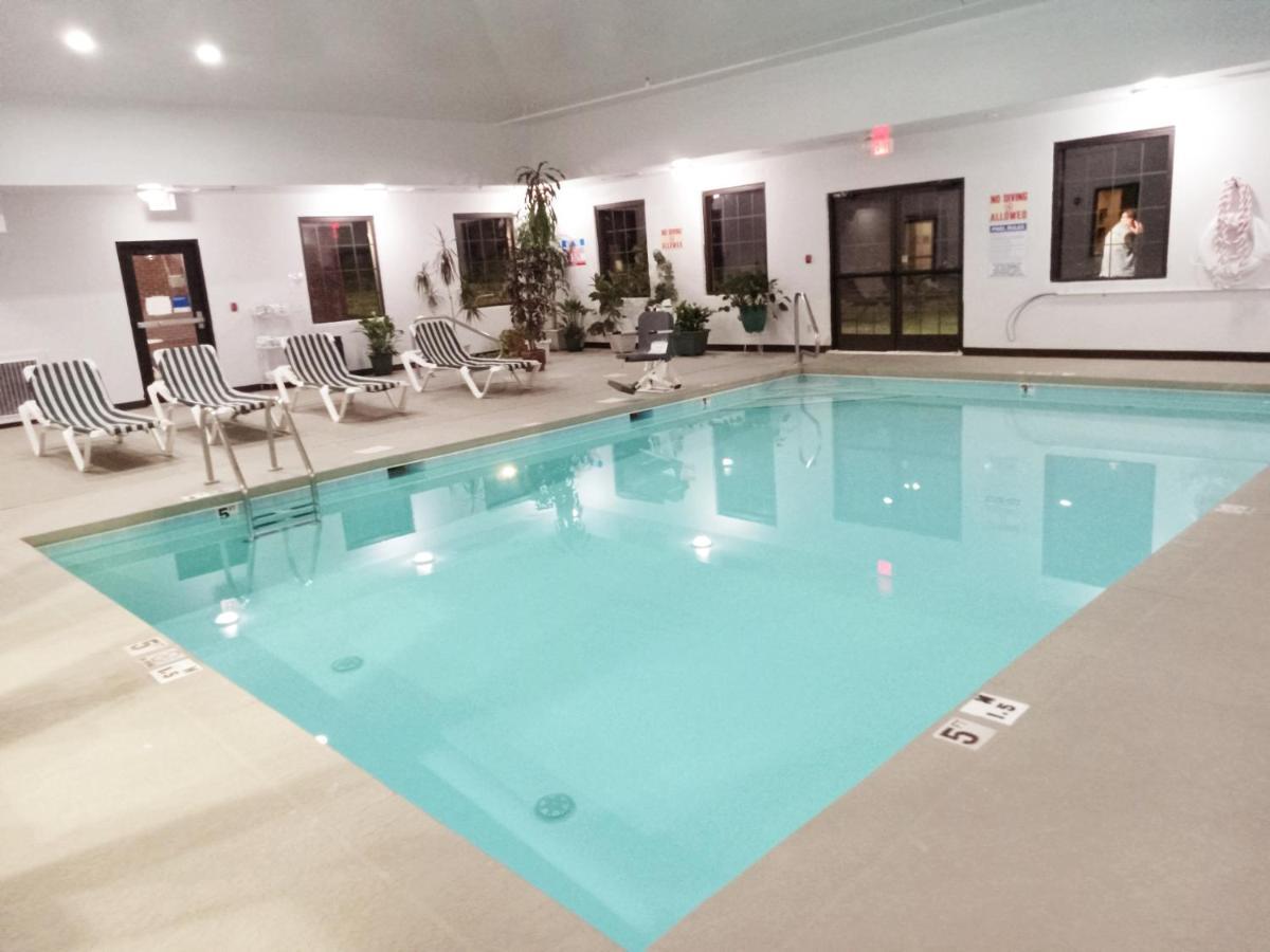 Comfort Inn Near Downtown & Blue Ridge Pkwy Marion Bagian luar foto