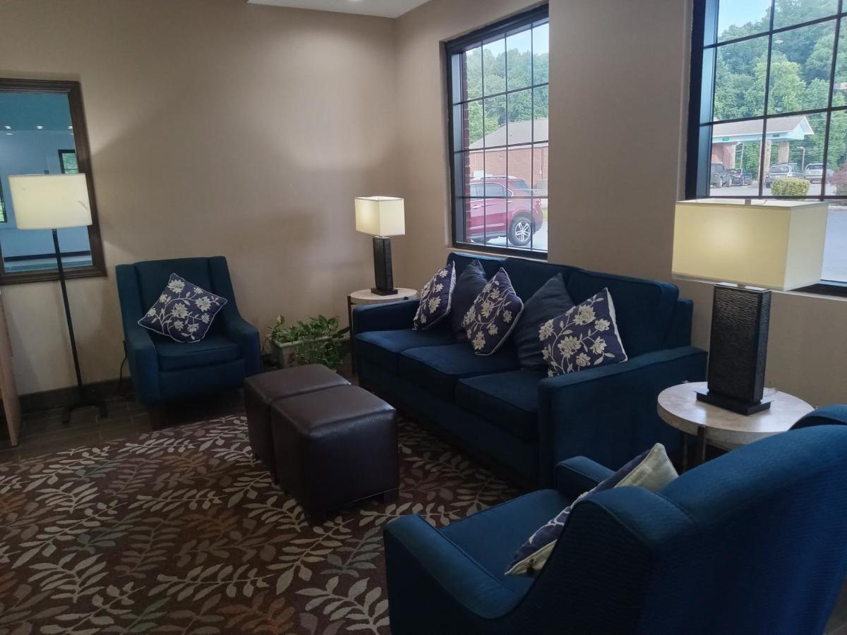 Comfort Inn Near Downtown & Blue Ridge Pkwy Marion Bagian luar foto