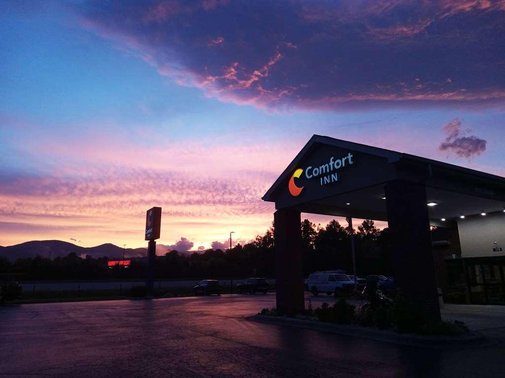 Comfort Inn Near Downtown & Blue Ridge Pkwy Marion Bagian luar foto