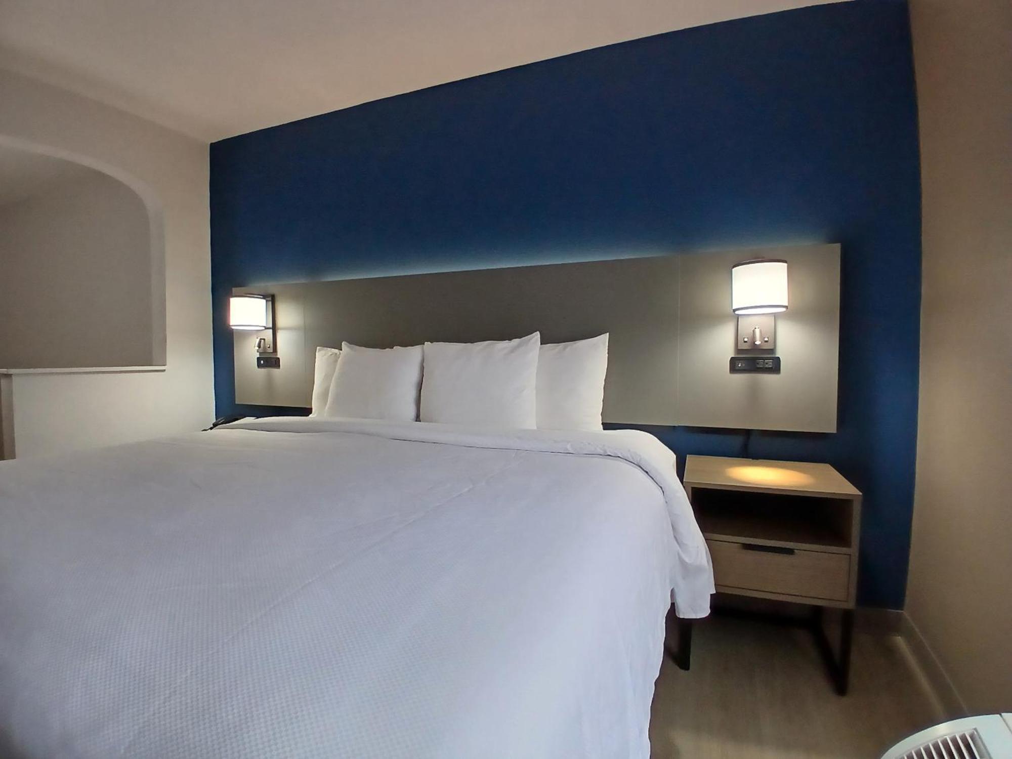 Comfort Inn Near Downtown & Blue Ridge Pkwy Marion Bagian luar foto