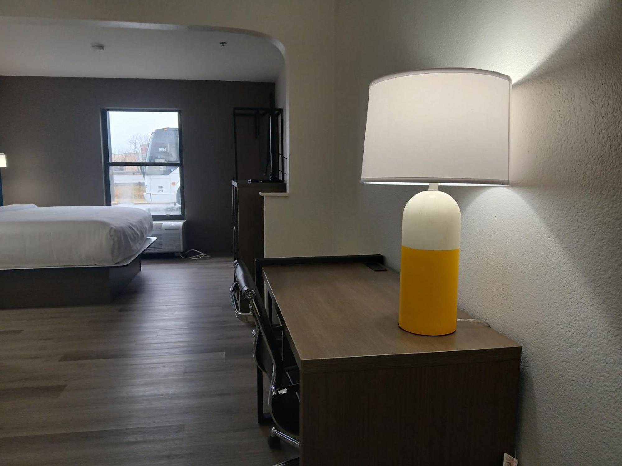 Comfort Inn Near Downtown & Blue Ridge Pkwy Marion Bagian luar foto