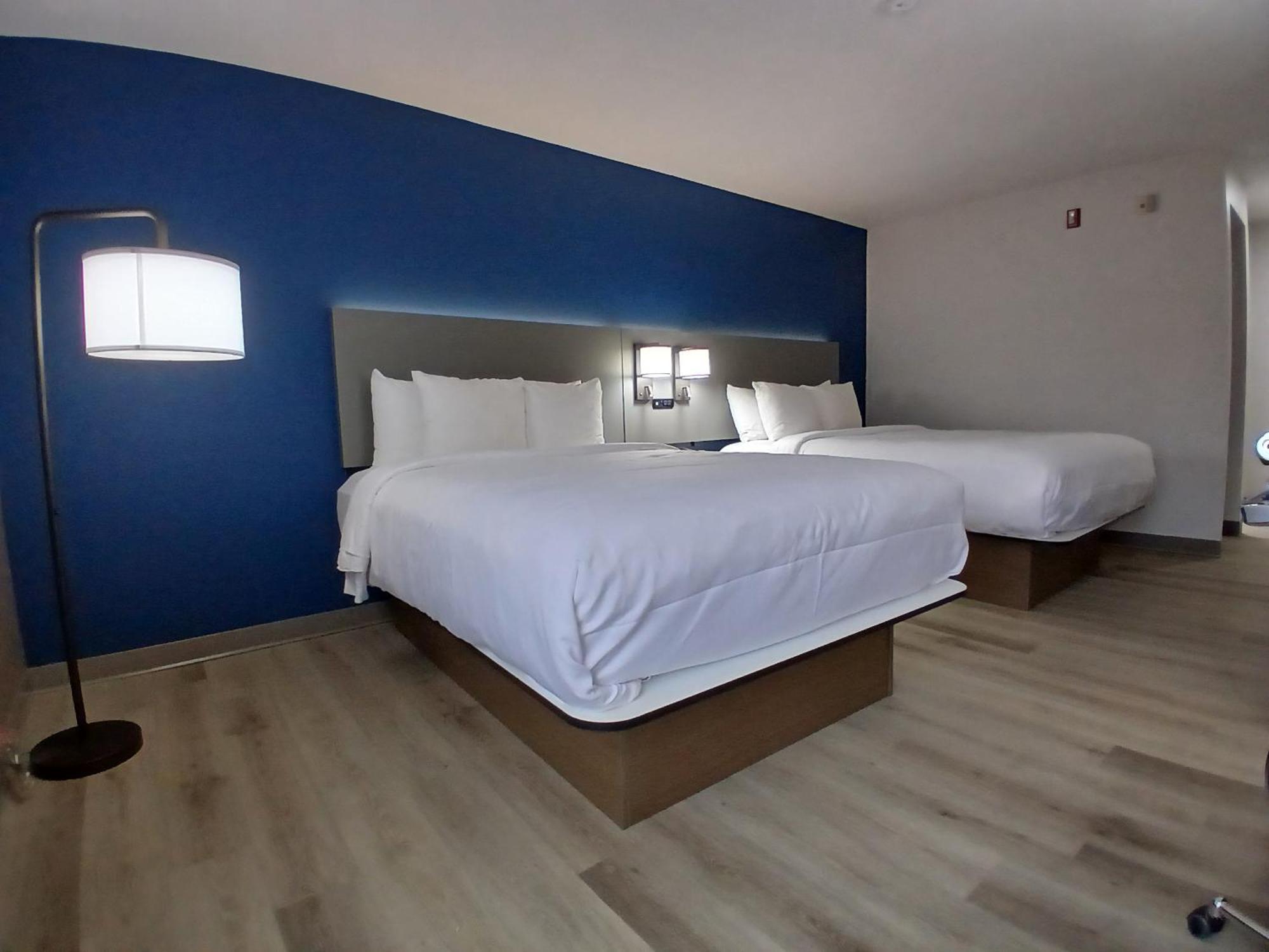 Comfort Inn Near Downtown & Blue Ridge Pkwy Marion Bagian luar foto