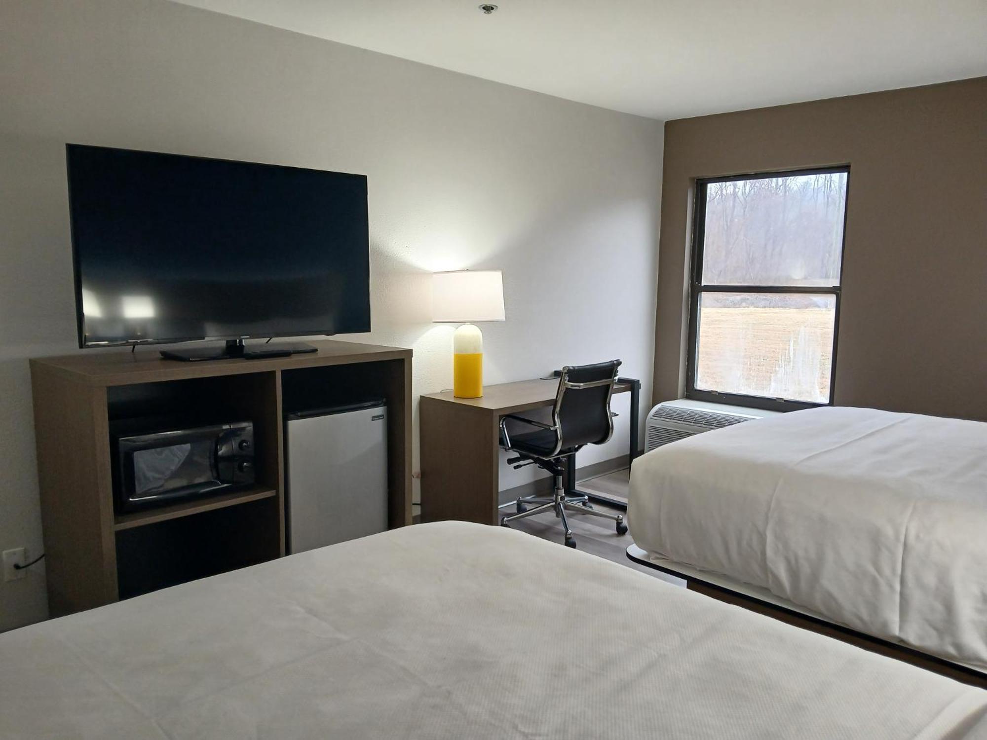 Comfort Inn Near Downtown & Blue Ridge Pkwy Marion Bagian luar foto