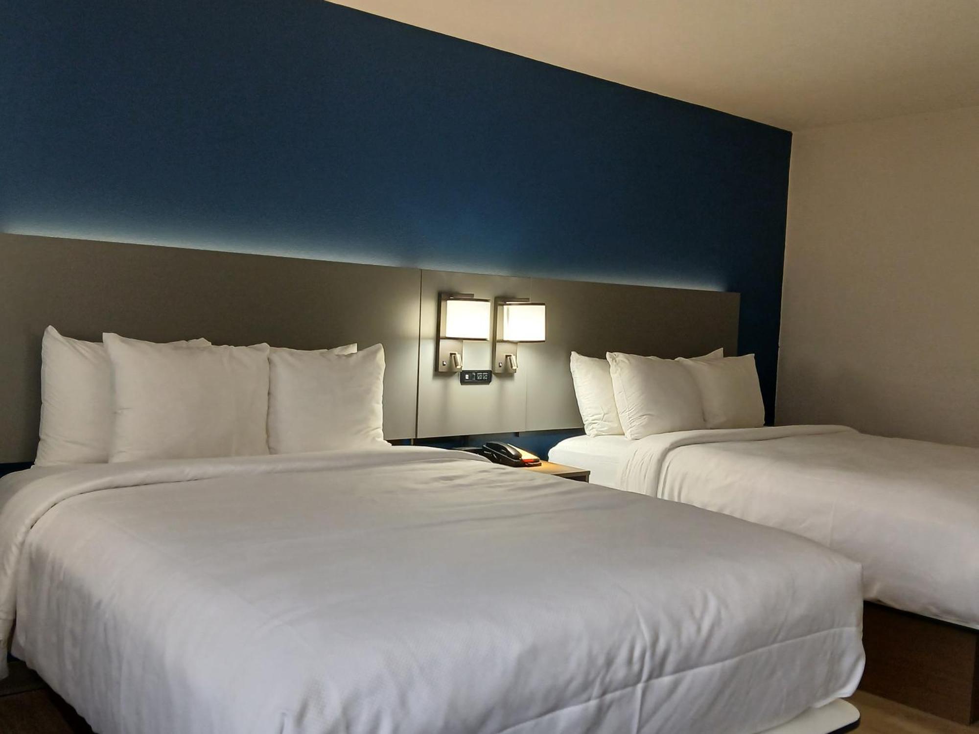Comfort Inn Near Downtown & Blue Ridge Pkwy Marion Bagian luar foto