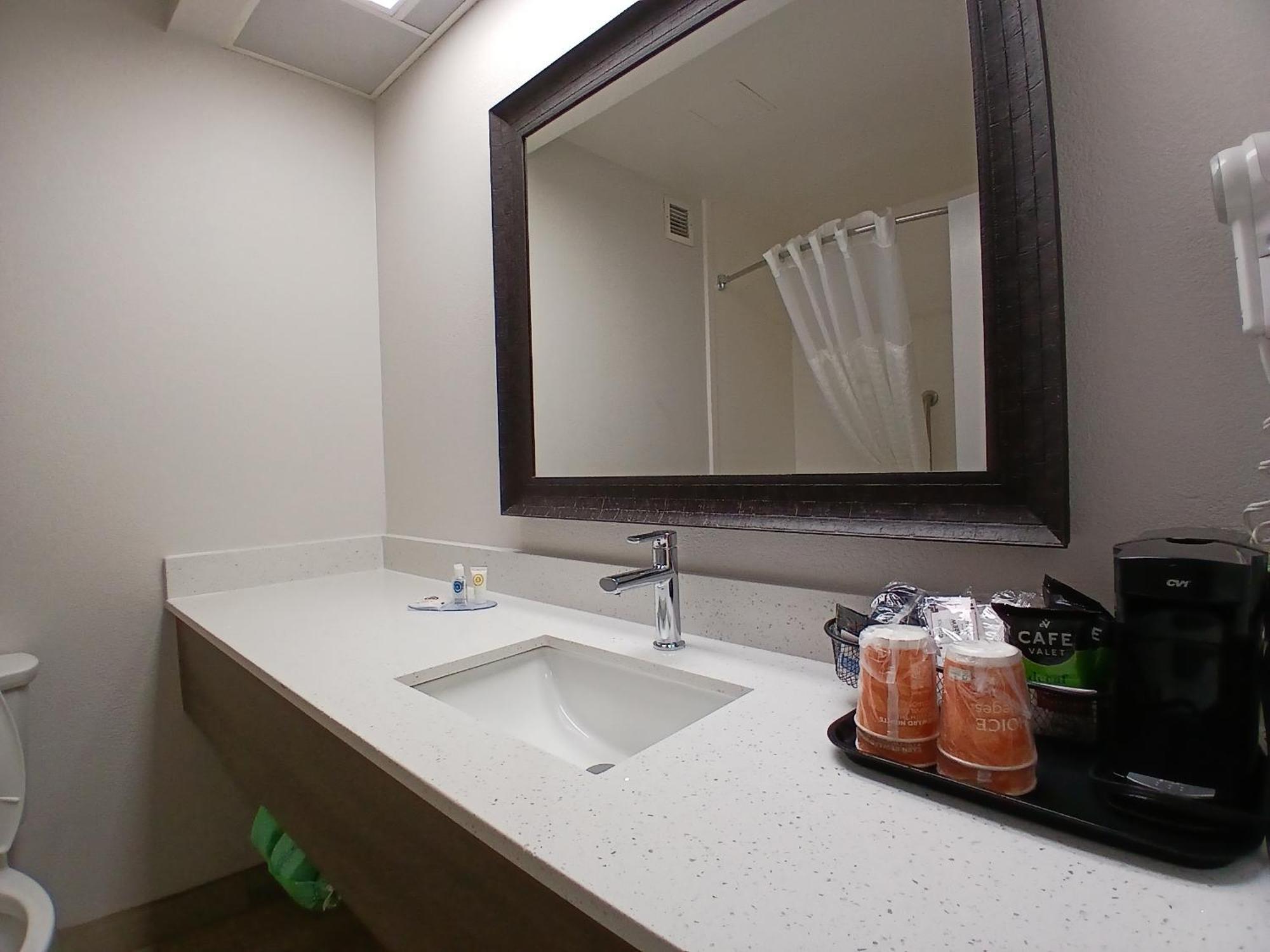 Comfort Inn Near Downtown & Blue Ridge Pkwy Marion Bagian luar foto