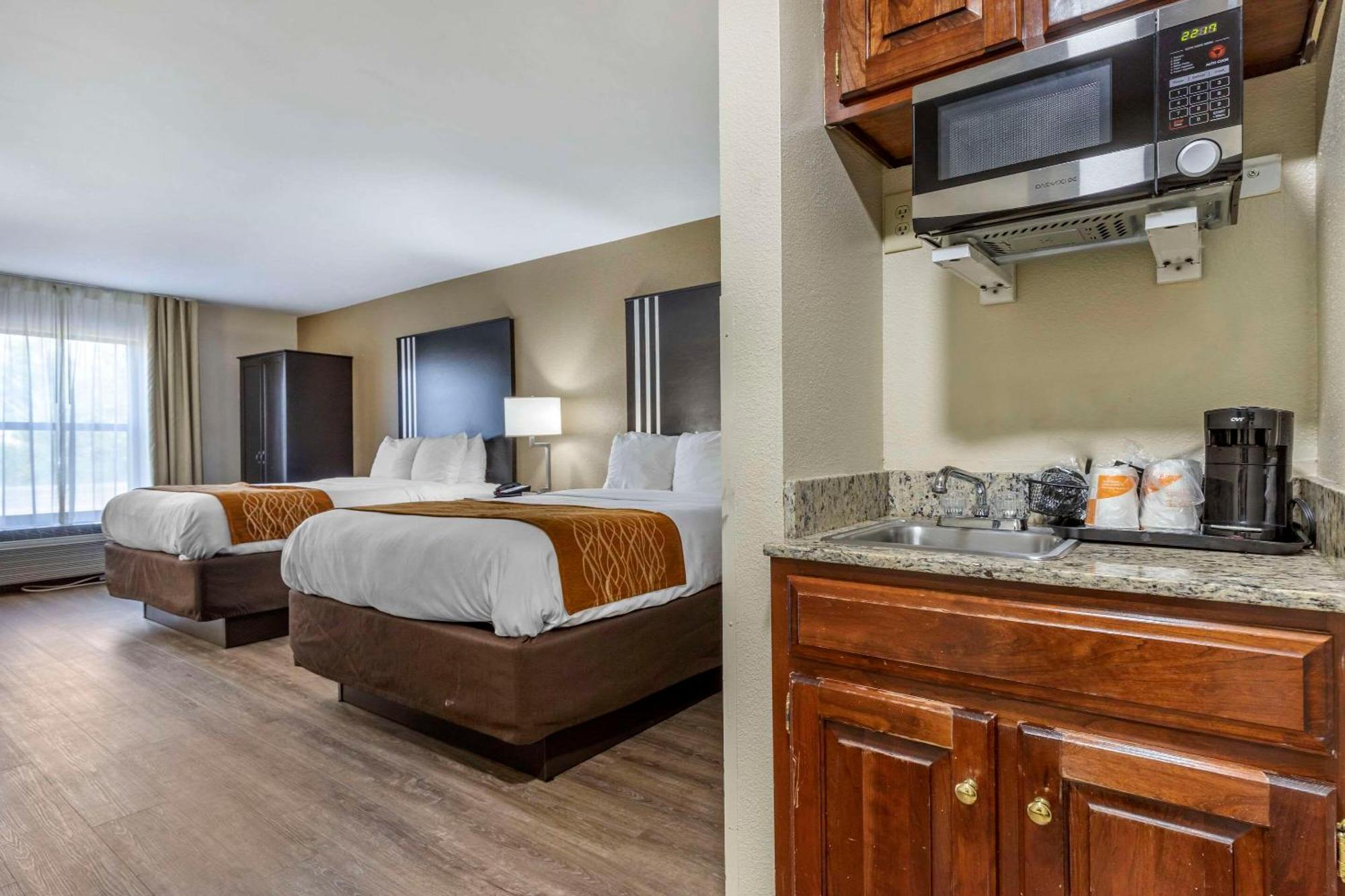 Comfort Inn Near Downtown & Blue Ridge Pkwy Marion Bagian luar foto