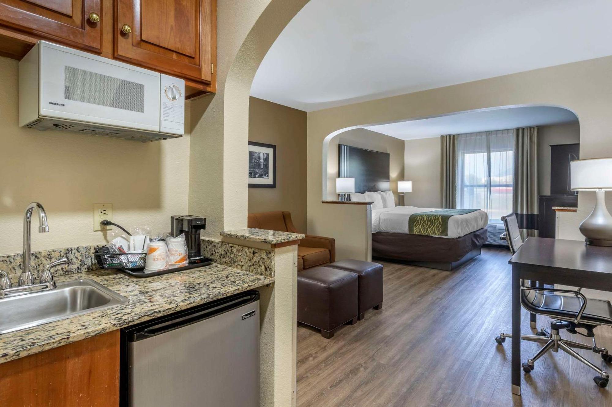 Comfort Inn Near Downtown & Blue Ridge Pkwy Marion Bagian luar foto