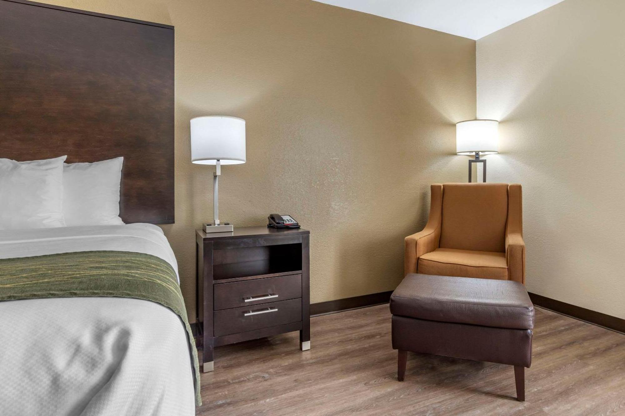 Comfort Inn Near Downtown & Blue Ridge Pkwy Marion Bagian luar foto