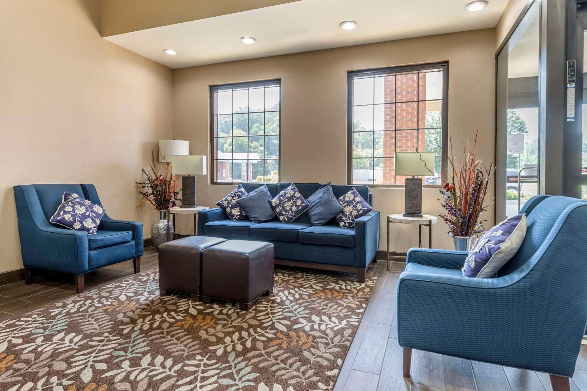Comfort Inn Near Downtown & Blue Ridge Pkwy Marion Bagian luar foto