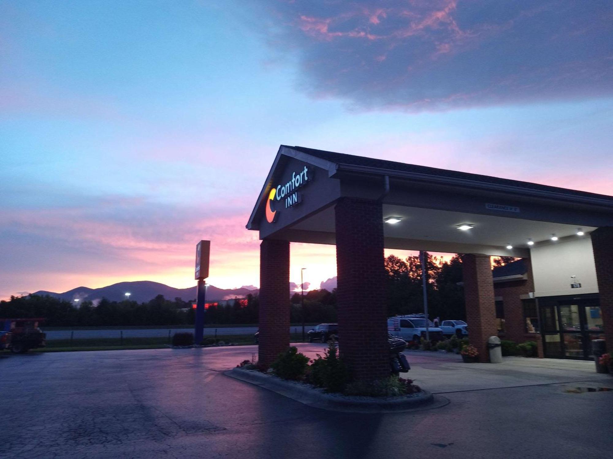 Comfort Inn Near Downtown & Blue Ridge Pkwy Marion Bagian luar foto
