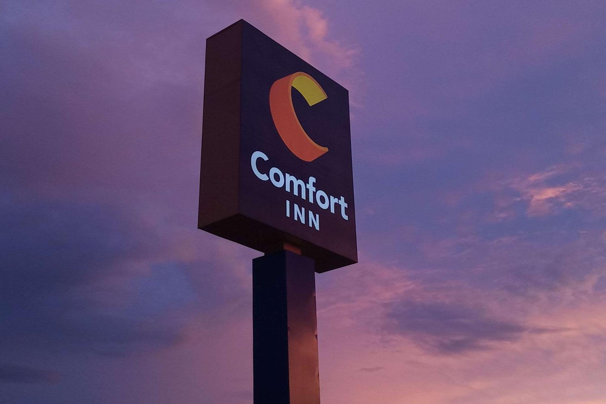 Comfort Inn Near Downtown & Blue Ridge Pkwy Marion Bagian luar foto