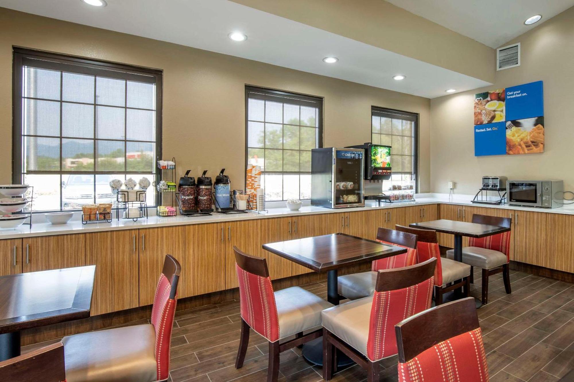 Comfort Inn Near Downtown & Blue Ridge Pkwy Marion Bagian luar foto