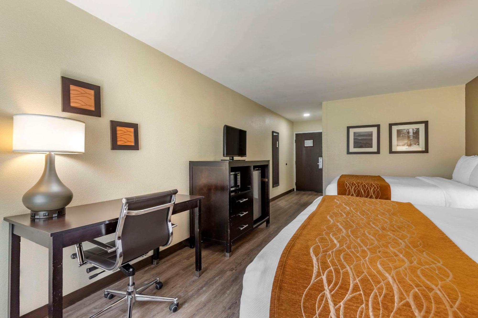 Comfort Inn Near Downtown & Blue Ridge Pkwy Marion Bagian luar foto