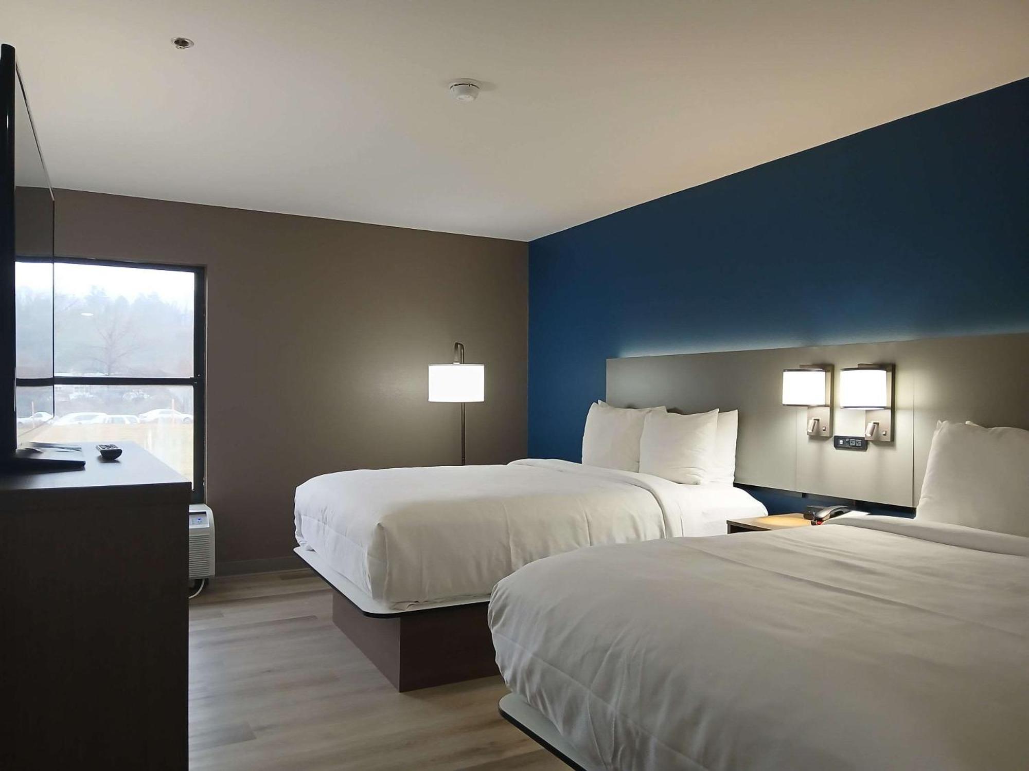Comfort Inn Near Downtown & Blue Ridge Pkwy Marion Bagian luar foto