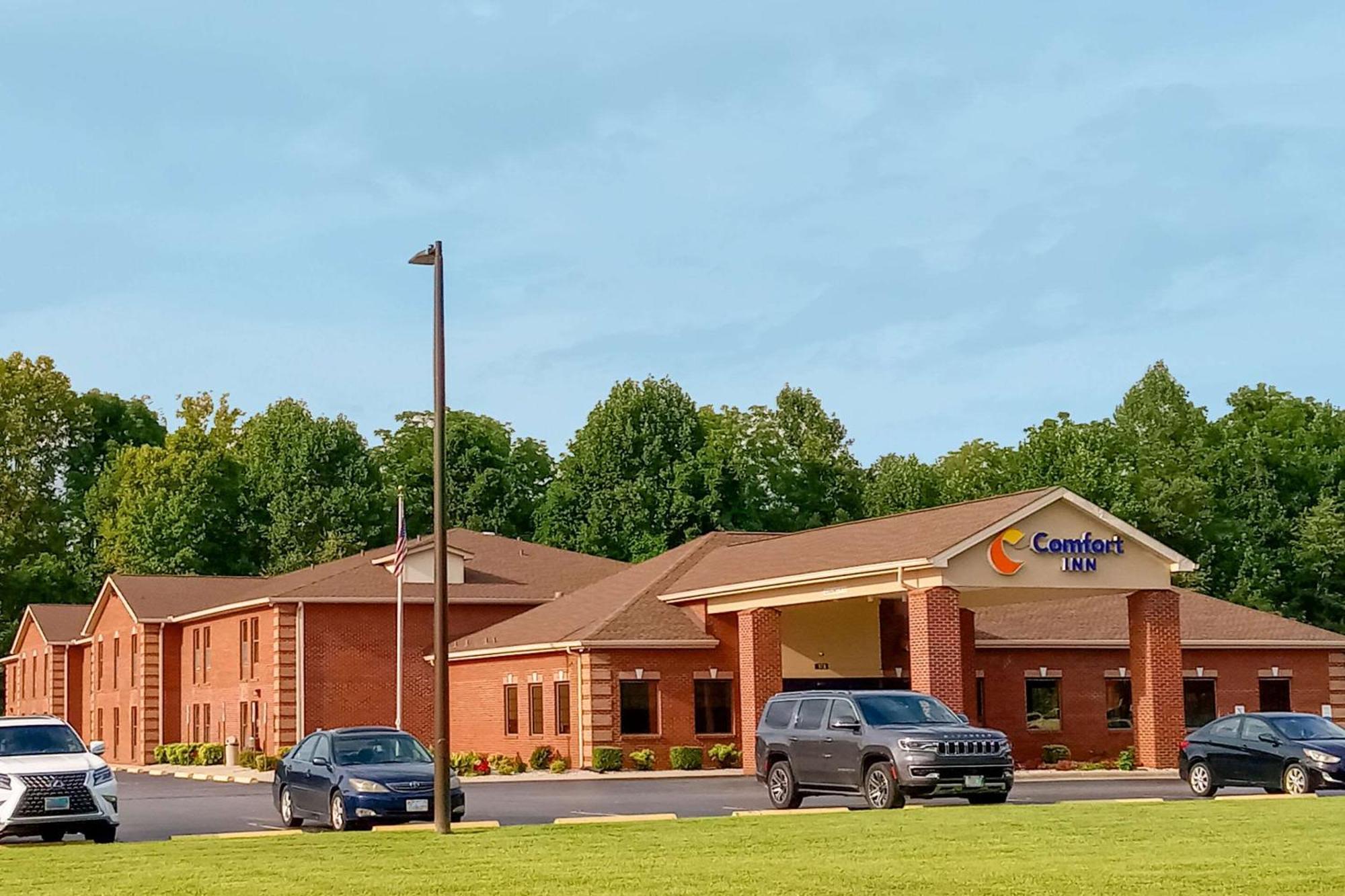 Comfort Inn Near Downtown & Blue Ridge Pkwy Marion Bagian luar foto