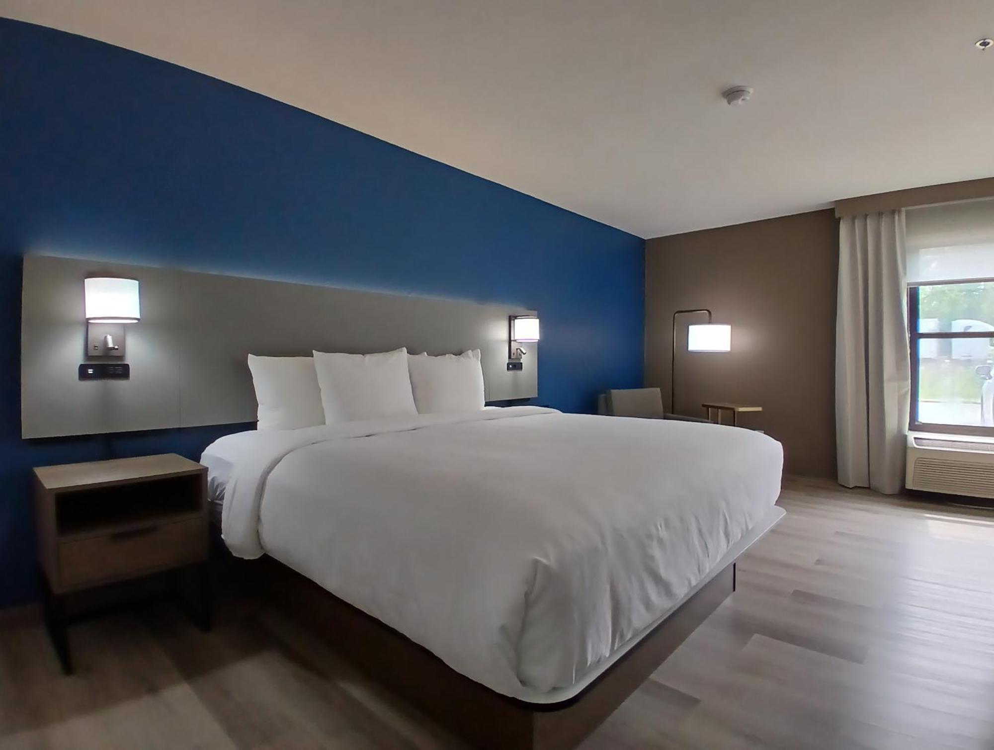 Comfort Inn Near Downtown & Blue Ridge Pkwy Marion Bagian luar foto