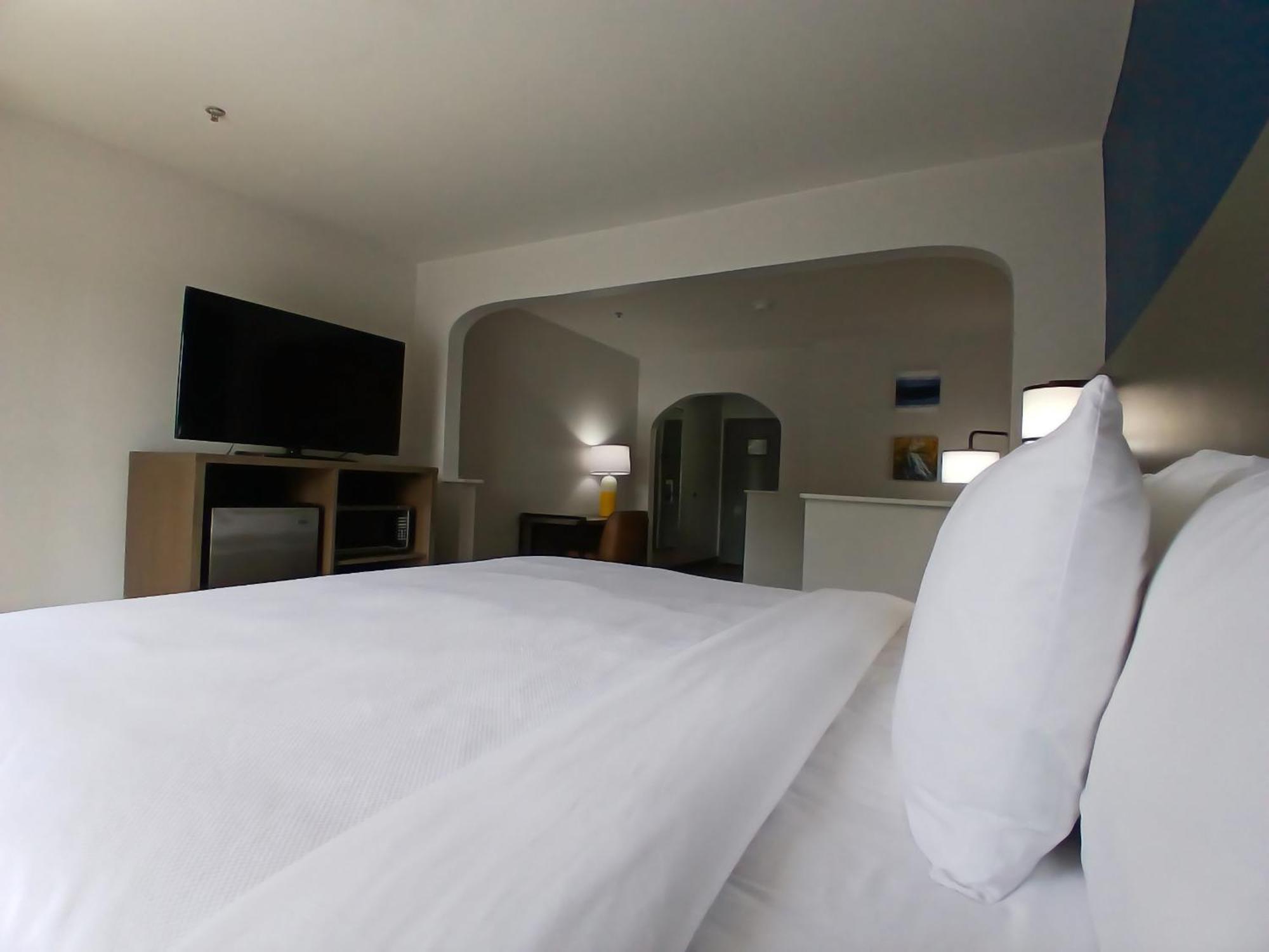 Comfort Inn Near Downtown & Blue Ridge Pkwy Marion Bagian luar foto