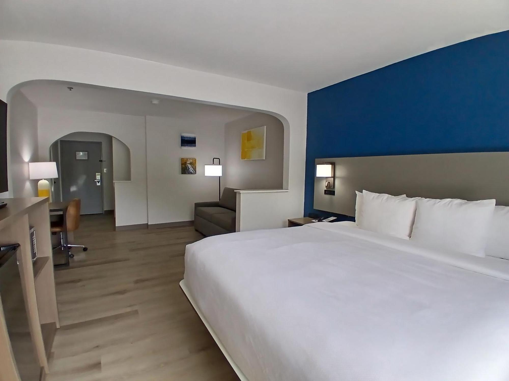 Comfort Inn Near Downtown & Blue Ridge Pkwy Marion Bagian luar foto
