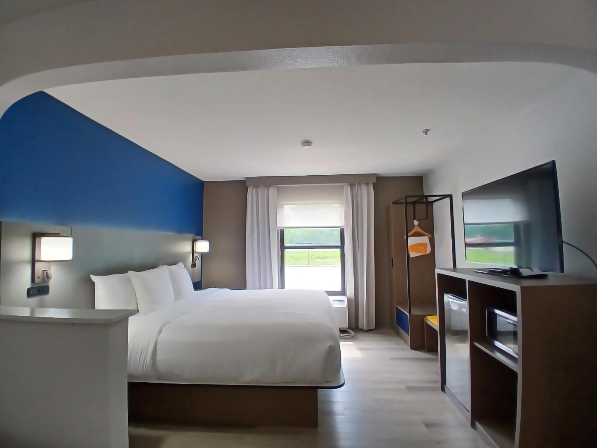 Comfort Inn Near Downtown & Blue Ridge Pkwy Marion Bagian luar foto
